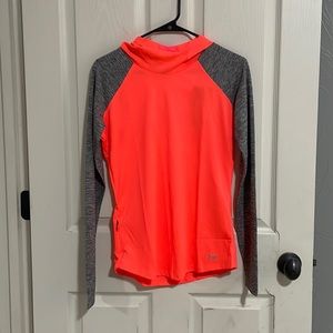 has never been worn, no stains, and in good shape.